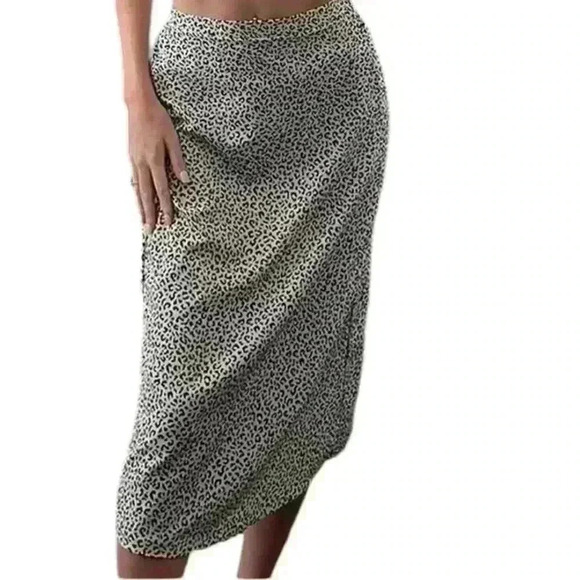 🦋Bailey Blossom Skirt - Picture 1 of 2